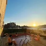 예 *