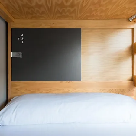 旅馆 耶巴塞罗那旅舍 *