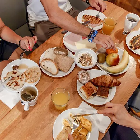 耶巴塞罗那旅舍 旅馆 *