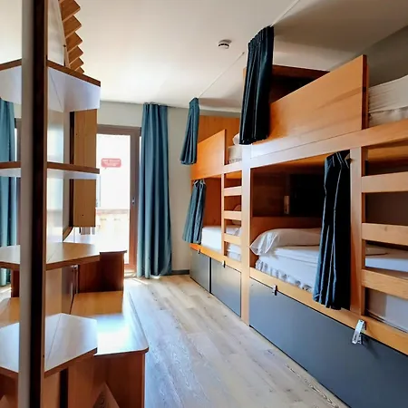 耶巴塞罗那旅舍 *