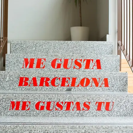 耶巴塞罗那旅舍 *