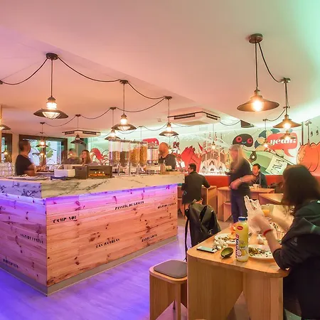 耶巴塞罗那旅舍 旅馆 *